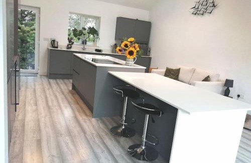 Newmarket Casa | The Highlands - 5 bed 5 bath - Huge Sociable House