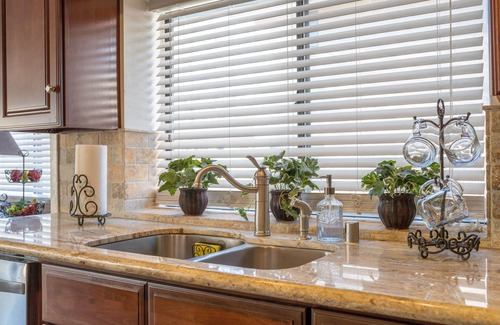 Lancaster Casa | The Highlight of West Lancaster - 1-3 miles from the Fwy, Parks, and Restaurants