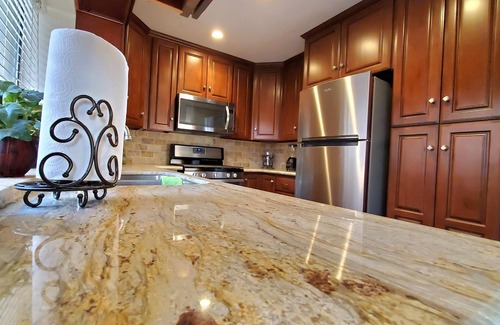 Lancaster Casa | The Highlight of West Lancaster - 1-3 miles from the Fwy, Parks, and Restaurants
