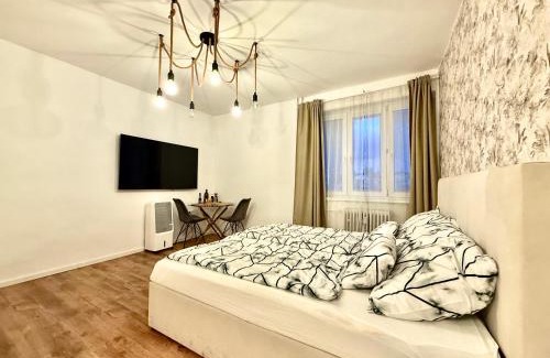 Old Town Apartamento | The Hill Studio - Free Parking & Walk to Old Town