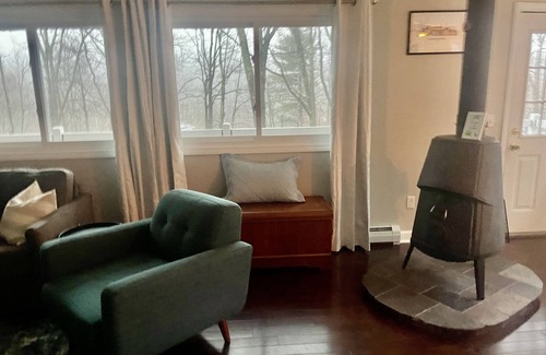 Williston South Chalet De Esquí | The HIllside Hideaway - See Stowe, Shop Williston, Dine Burlington! hot tub!