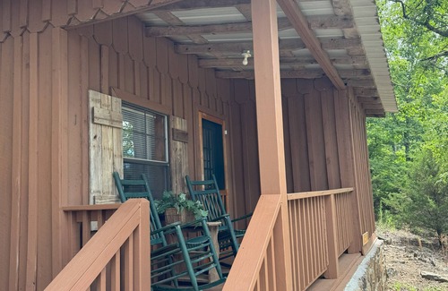 Mountain View Cabina | The Hilltop Cabins - Granny's