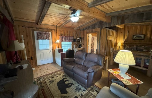 Mountain View Cabina | The Hilltop Cabins - Birdsong