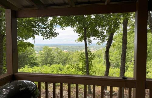Mountain View Cabina | The Hilltop Cabins - Birdsong