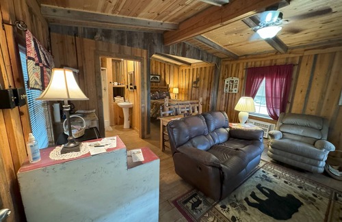 Mountain View Cabina | The Hilltop Cabins - Birdsong
