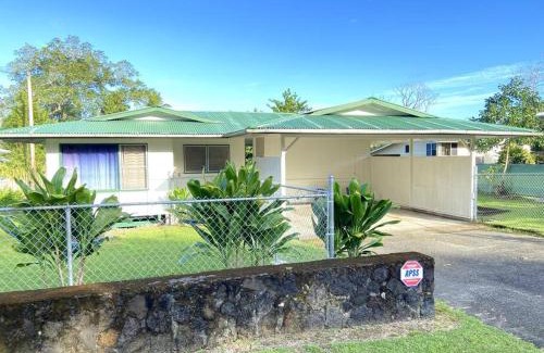 Hilo Casa | THE HILO HOMEBASE - Charming 3 Bedroom Hilo Home, with AC!