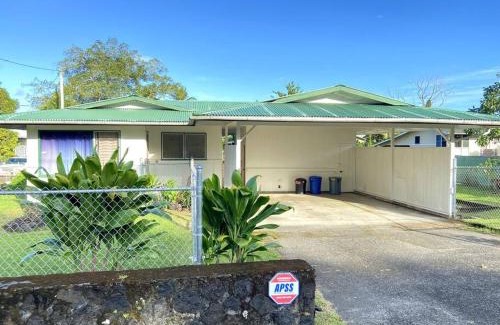 Hilo Casa | THE HILO HOMEBASE - Charming 3 Bedroom Hilo Home, with AC!