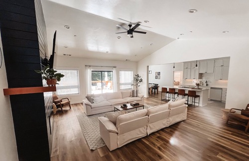 Crescent City Casa | The Hiouchi House with Hot Tub