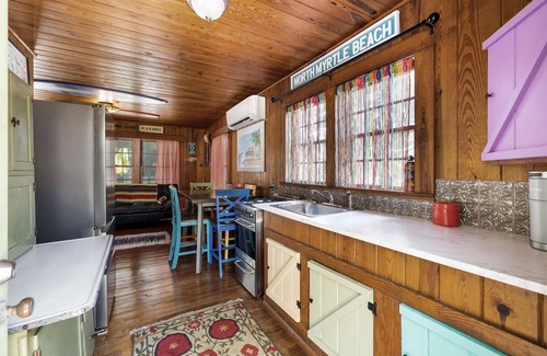 Windy Hill Cabina | The Hippie Hideaway- Betsy in Windy Hill NMB,
