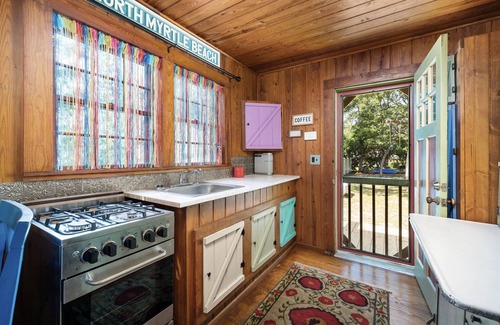 Windy Hill Cabina | The Hippie Hideaway- Betsy in Windy Hill NMB,