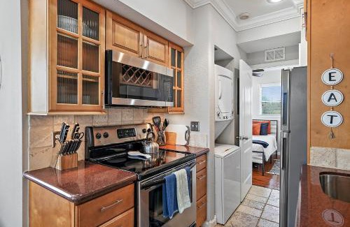 St. Petersburg Apartamento | The Hipster Studio in DTSP