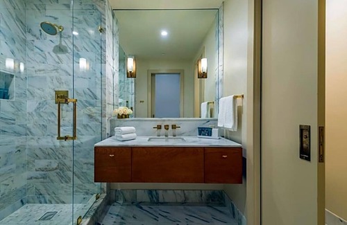 Ansonborough Apartamento | The historic Dewberry Charleston is a mid-20th century boutique hotel is located in the in .