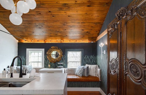 Pine Bush Casa | The Historic, White Farmhouse at Bruyn Estate w/ Hot Tub as seen in Domino Mag, Martha Stewart, NYT,