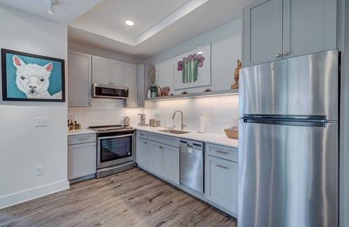 River District Apartamento | The Hive 202 King Balcony by BlueStar