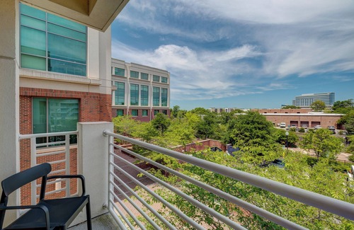 River District Apartamento | The Hive 202 King Balcony by BlueStar