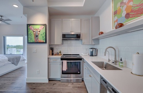 River District Apartamento | The Hive 302 King Balcony by BlueStar