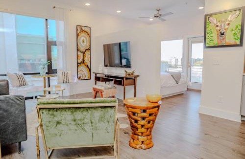 River District Hotel | The Hive 302 King with Balcony