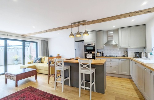 Emsworth Cabaña | The Hive - a cottage that sleeps 4 guests in 2 bedrooms