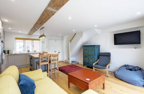 Emsworth Cabaña | The Hive - a cottage that sleeps 4 guests in 2 bedrooms