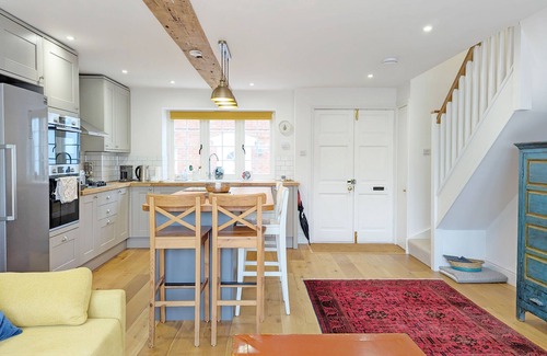 Emsworth Cabaña | The Hive - a cottage that sleeps 4 guests in 2 bedrooms