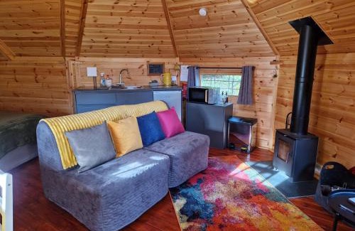 Amroth Apartamento | The Hive - Unique log cabin with wood burning stove