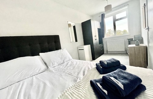 Kidlington Casa | The HK House - Family Friendly Near To Blenheim Palace & Oxford City Centre