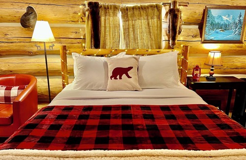 Susitna North Cabina | The Hobbit Cabin ! lake front , cozy and unique