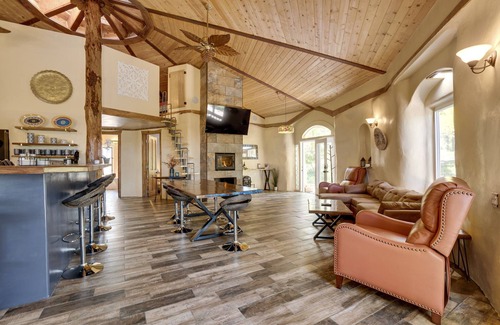 Benbow Casa | The Hobbit House: Avenue of The Giants Adventure! Hot Tub/ Fire Pit/ 5BDR/ King