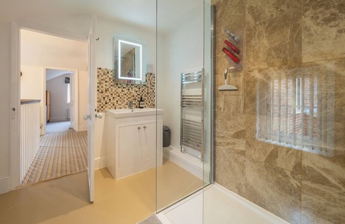 East Rudham Casa | This large detached property really has the ‘wow’ factor and provides a perfect escape for a family