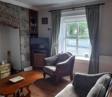 Knockaderry Cross Roads Casa | The Hollow