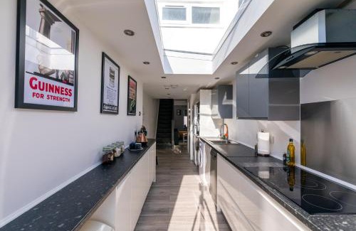 Roath Casa | The Hollywood - Beautiful 3 Bedroom House
