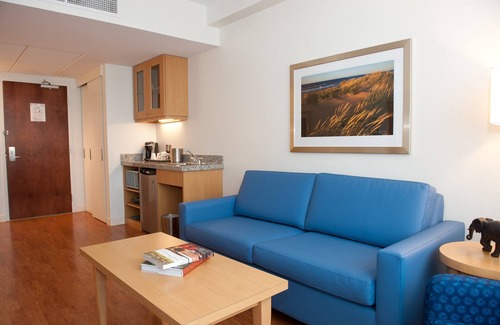 Queens Square Hotel | The Holman Grand Hotel