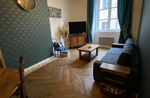 Avallon Apartamento | The Holy Father
