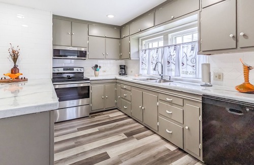 Mountain View Casa | The Homestead on Main ~ walk to historic square