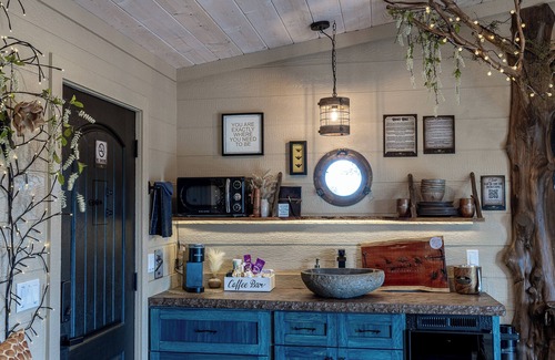 Sevierville Cabina | 🐝The Honey Hole Luxury Treehouse In The Smokies🍯