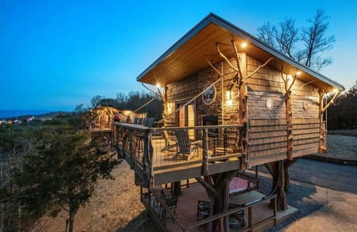 Sevierville Cabina | 🐝The Honey Hole Luxury Treehouse In The Smokies🍯