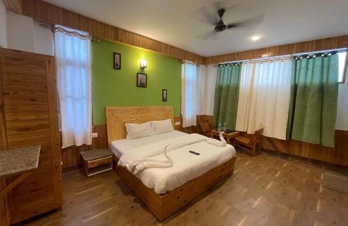 Manali Hotel | The Honey Woods