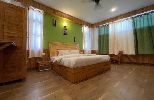 Manali Hotel | The Honey Woods