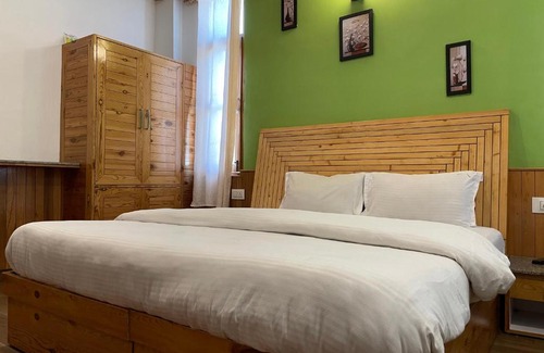 Manali Hotel | The Honey Woods