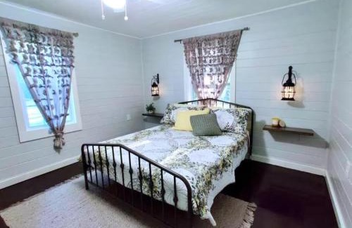 Thomasville Casa | The Honeycomb Haven l 1 Mile to Downtown Thomasville