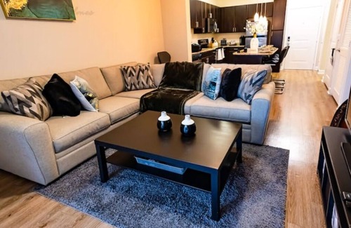 Carver City - Lincoln Gardens Apartamento | The Honeycomb Hideout** In the heart of the Bay