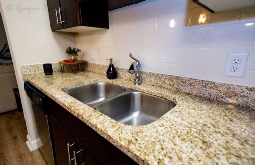 Carver City - Lincoln Gardens Apartamento | The Honeycomb Hideout** In the heart of the Bay