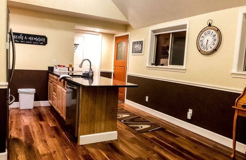Walla Walla Apartamento | The Honeymoon Suite, hot tub, full kitchen