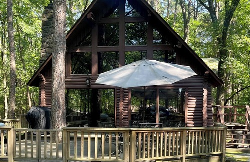 Drasco Cabina | “The Honeymooner” A quaint lil cabin in the woods at Tannenbaum!