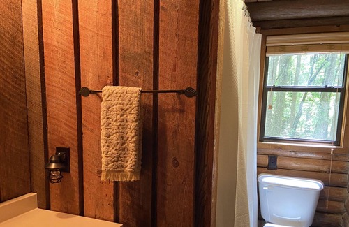 Drasco Cabina | "The Honeymooner" - a rustic, quaint little cabin. OPEN LABOR DAY WEEKEND