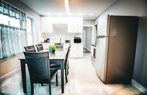 Niagara Falls Casa | The Horseshoe Villa 6br 2 Bath near the falls