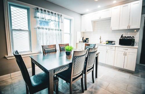Niagara Falls Casa | The Horseshoe Villa 6br 2 Bath near the falls