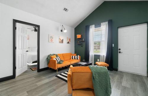Northeast Pensacola Casa | The Hosta Hangout - A Luxury Central Haven