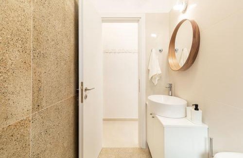 Neo Psychiko Apartamento | The HostMaster Aethereal Style