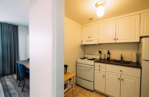 Queens Square Hotel | The Hotel on Pownal